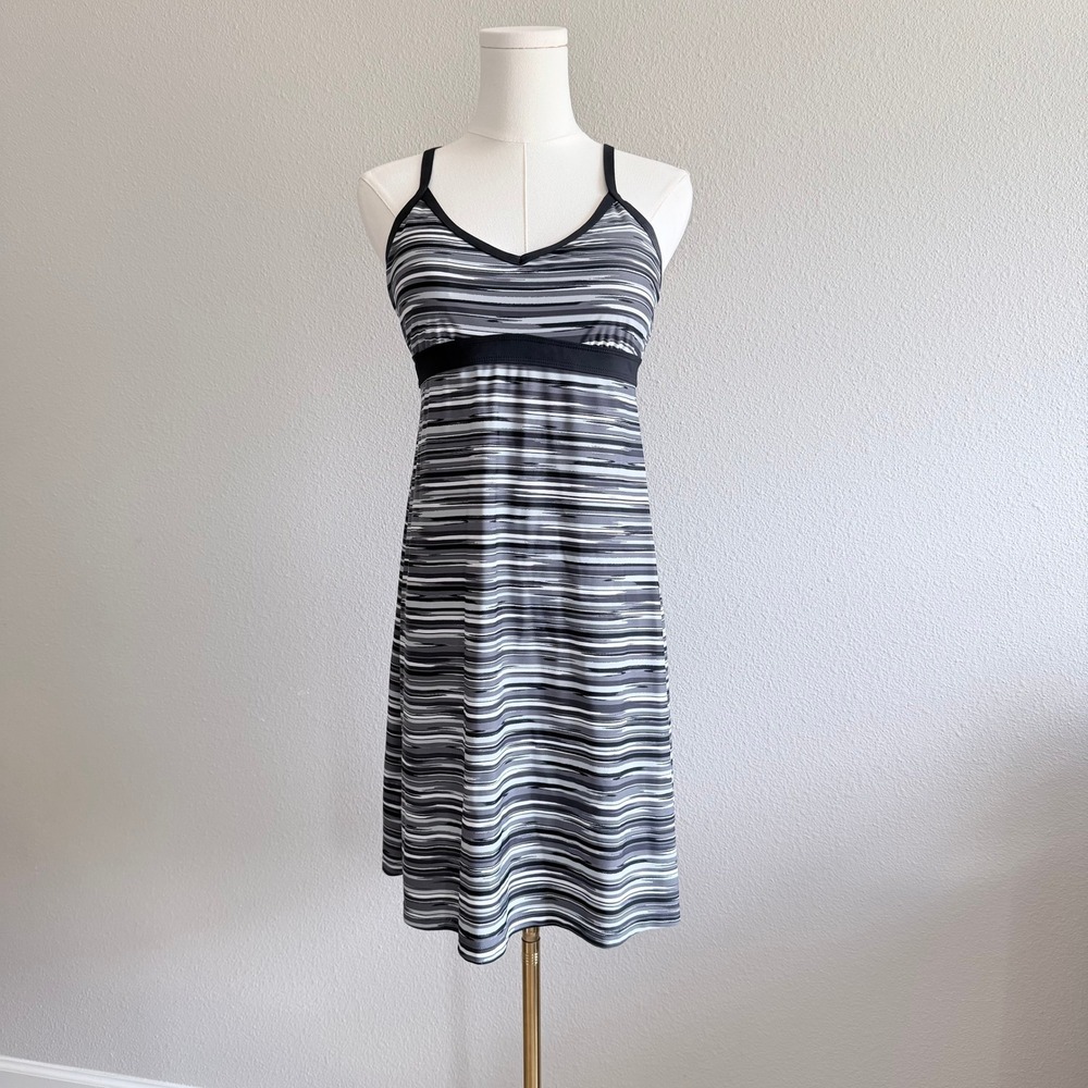 Athleta Black White Striped Athletic Dress Shelf Bra Tennis Sporty Swim Size S